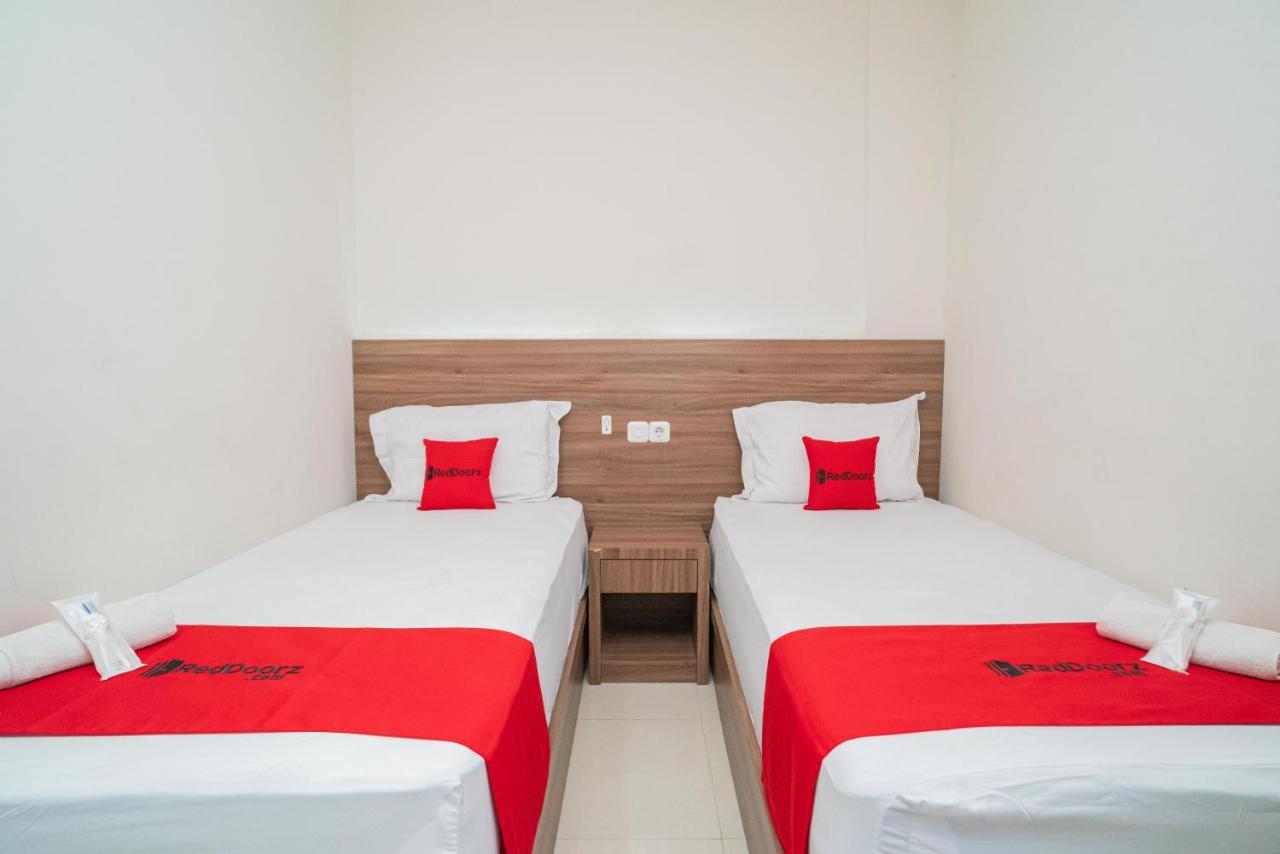 Reddoorz Plus @ Jalan Pemuda Timur Bojonegoro Εξωτερικό φωτογραφία