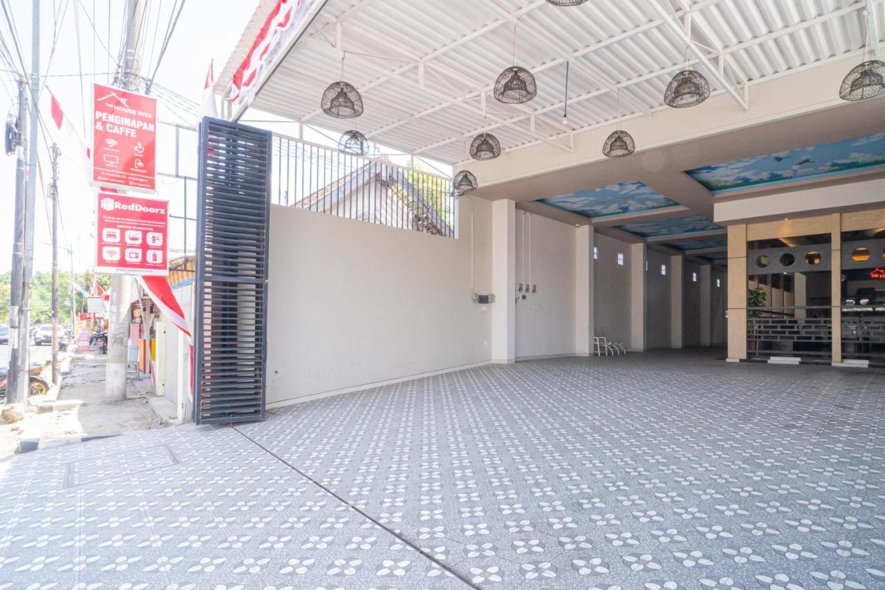 Reddoorz Plus @ Jalan Pemuda Timur Bojonegoro Εξωτερικό φωτογραφία